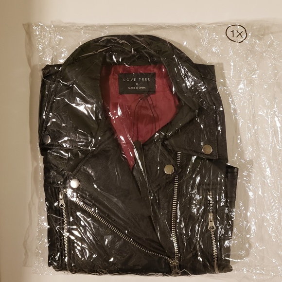 LAST ONE! 💥💥Plus Size Vegan Leather Jacket - Picture 7 of 8